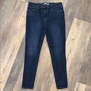 Levi Strauss Dark Blue Skinny Jeans for Women Size 32/30